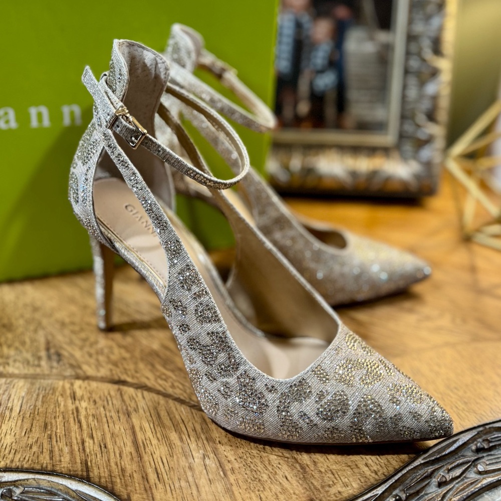 Gianni Bini Size 8 Leopard Gold Silver Glitter Women's Heels